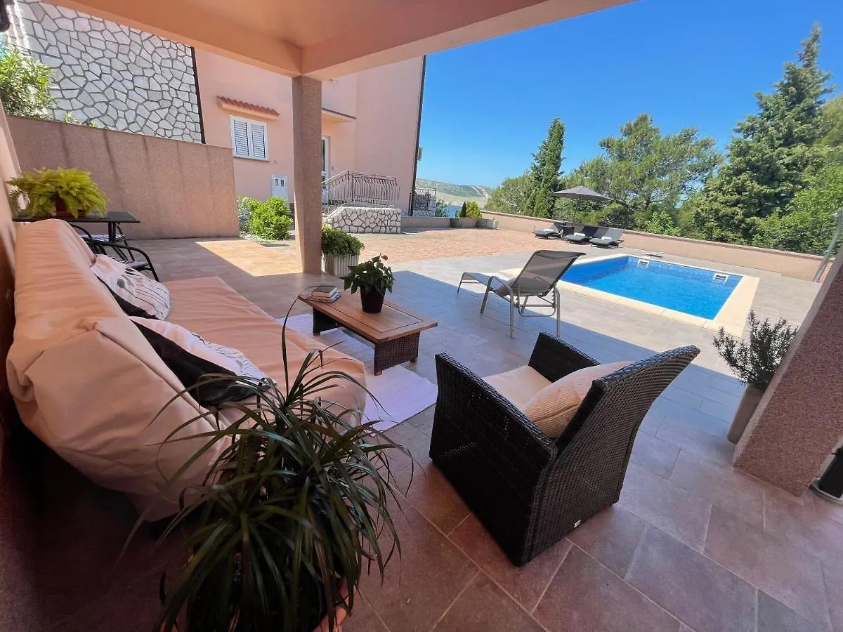 Apartments Villa Antonia Jadranovo 0*,